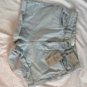 high rise mom short light wash